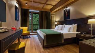 Отель Ana Hotels Bradul Poiana Brasov Пояна-Брашов Номер с кроватью размера «king-size» и балконом-1
